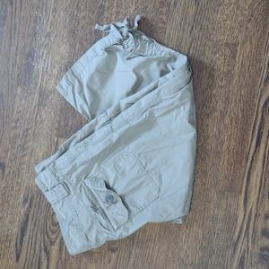 Cabela's khaki green capri pants